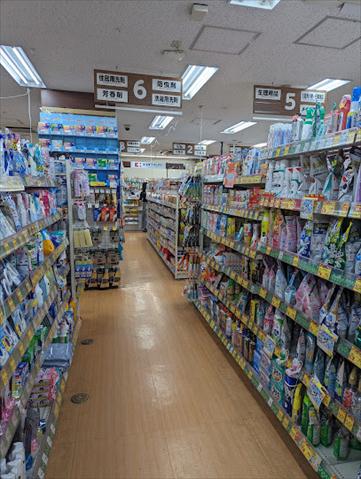 ドラックストア　ココカラファイン神田神保町店（ドラッグストア）まで408m