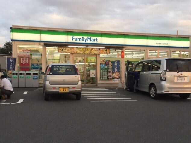 コンビニ　ファミリーマート千葉検見川五丁目店（コンビニ）まで584m