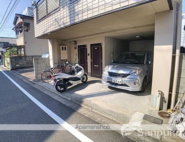 駐車場　駐車場