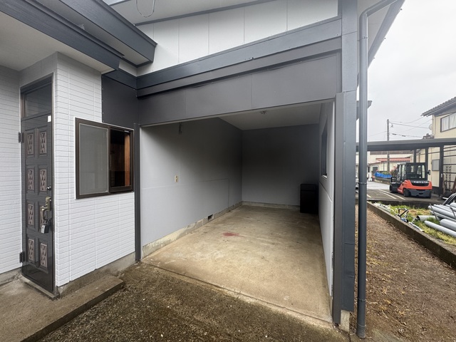 駐車場　屋根付き♪