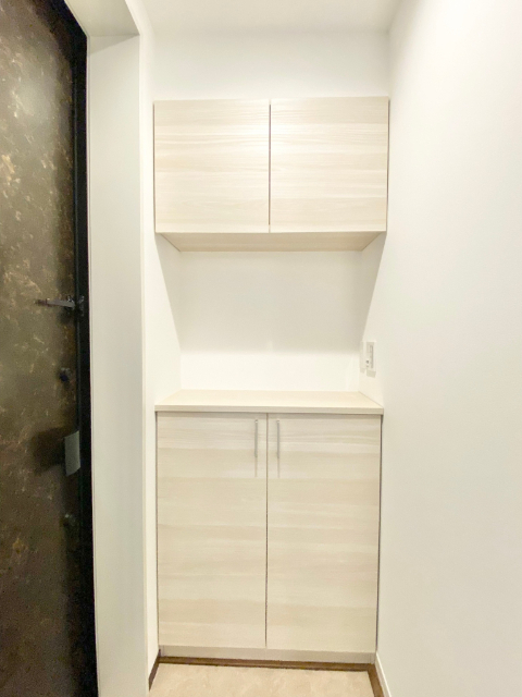 玄関　注）お部屋の色合いが変更になる場合がございます。