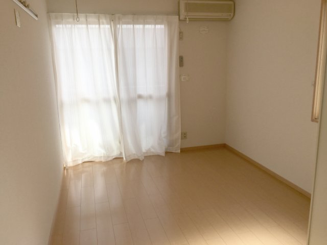 ソレイユ寿の居間写真