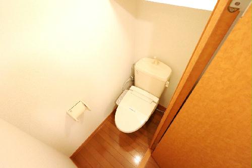 トイレ　温水洗浄便座を完備しており快適な毎日を！