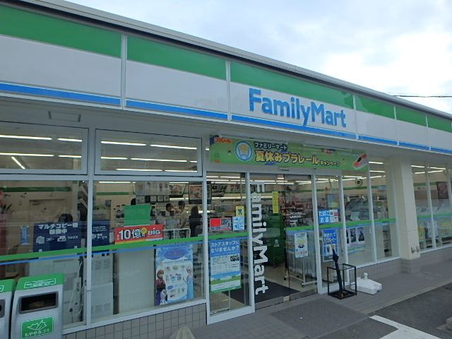 コンビニ　ファミリーマート（コンビニ）まで50m