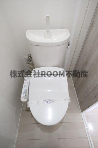 トイレ　落ち着いた色調のトイレです