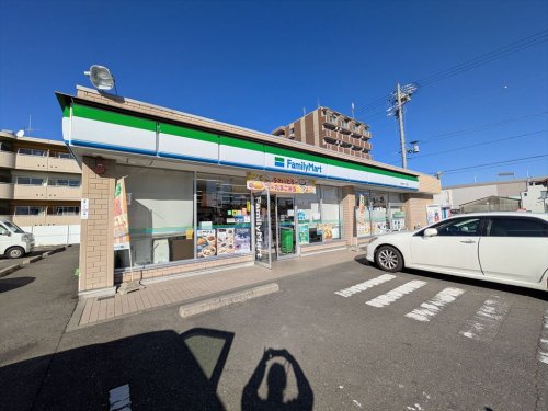 コンビニ　ファミリーマート 岩倉旭町一丁目店（コンビニ）まで644m