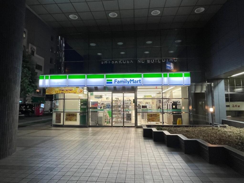 コンビニ　ファミリーマート芝公園店（コンビニ）まで254m