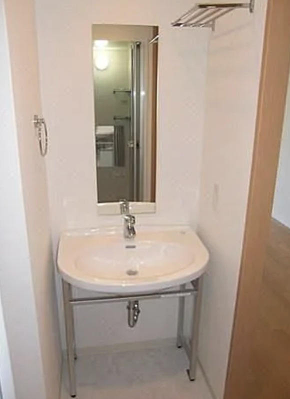 洗面設備　※別部屋の参考写真です。