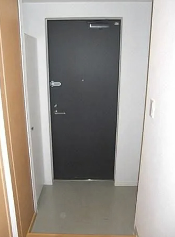 玄関　※別部屋の参考写真です。
