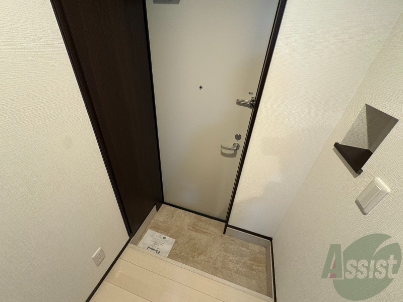 玄関　仕事から帰って迎えてくれるのはスタイリッシュな玄関です。