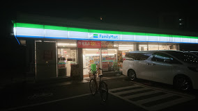 コンビニ　ファミリーマート 新今里三丁目店（コンビニ）まで236m