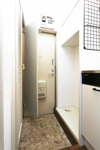 玄関　参考写真（同物件別部屋）