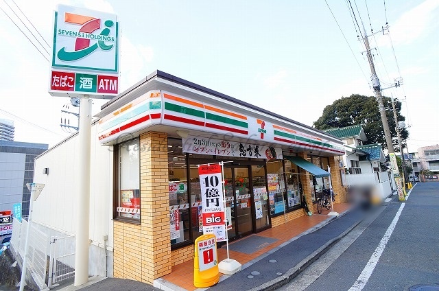 コンビニ　セブン-イレブン 横浜上大岡東１丁目店（コンビニ）まで299m