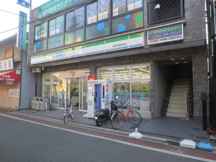 コンビニ　ファミリーマート（コンビニ）まで585m