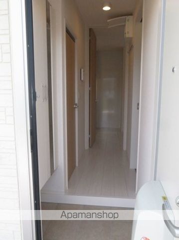 ＪＲ東海道本線 静岡駅 バス乗車時間：16分 最寄りバス停で下車 徒歩5分 2階建 築11年の玄関写真