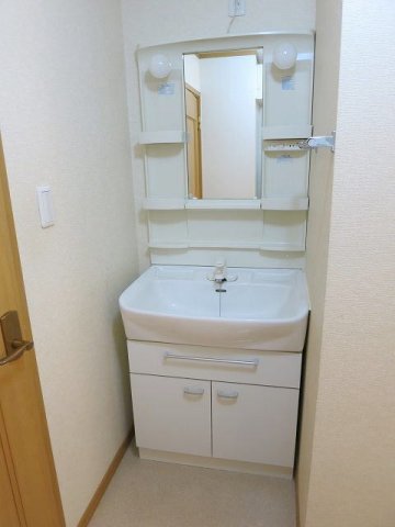 洗面設備　使いやすい洗面所です