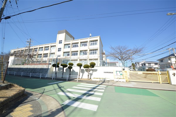 小学校　神戸市立小束山小学校（小学校）まで767m