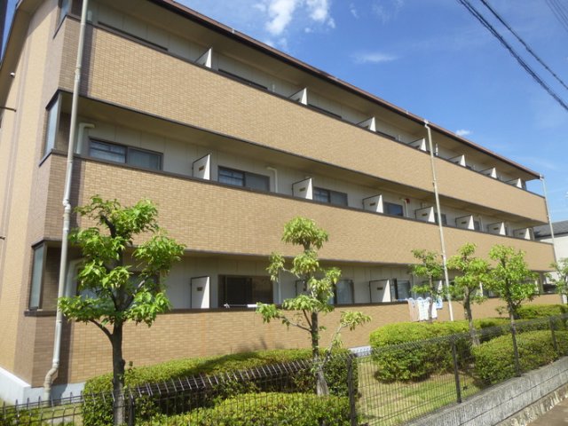 建物外観　オートロック・防犯カメラ付きで安心です！