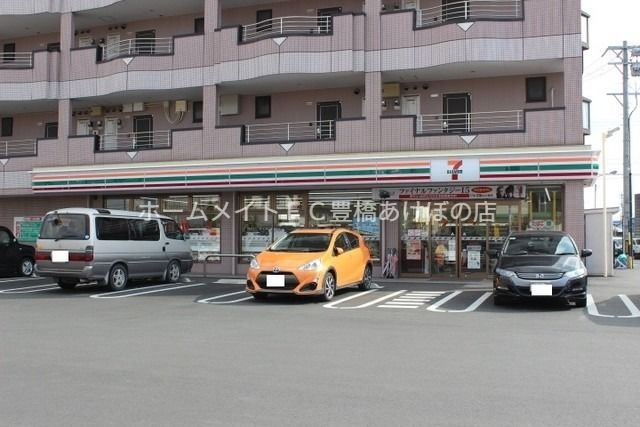 コンビニ　セブンイレブン豊橋下地町店（コンビニ）まで631m