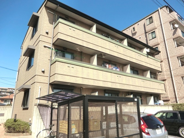 建物外観　★軽量鉄骨造３階建て・外観です★