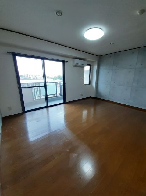 グランツ屋島IIIの居間写真