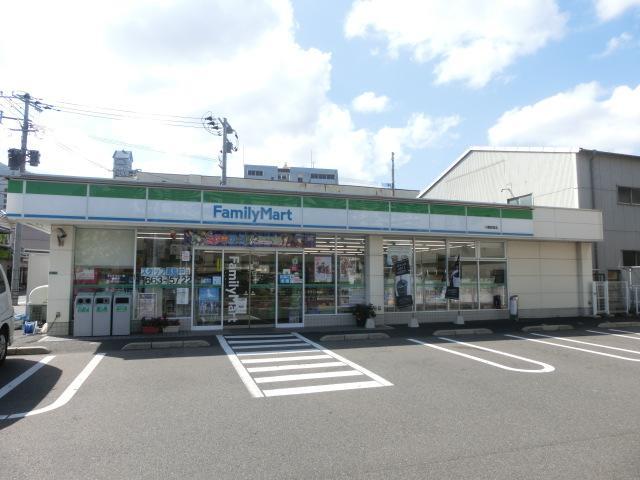コンビニ　ファミリーマート（コンビニ）まで300m