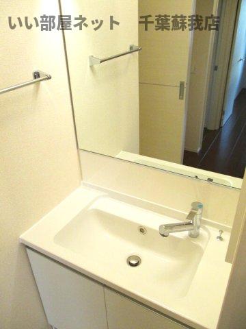洗面設備　シンプルで使いやすいトイレです
