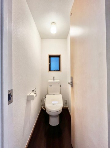 トイレ　トイレに窓あり♪