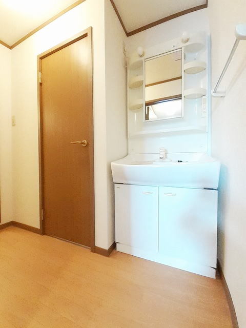 洗面設備　※写真は別号室のものですので現状優先とさせていただきます