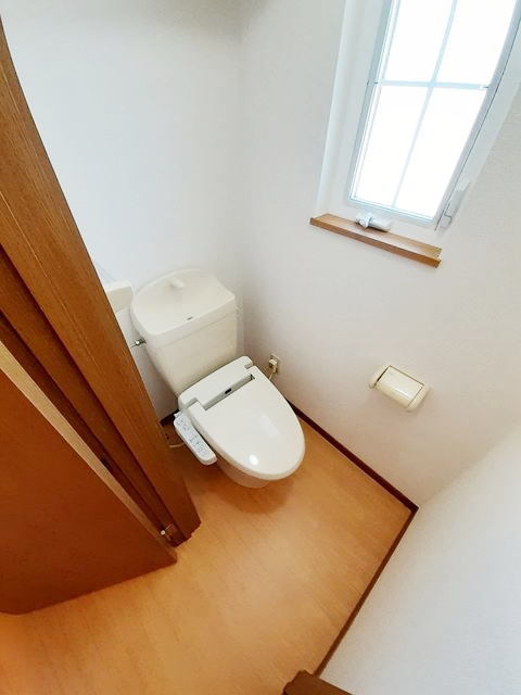 トイレ　※写真は別号室のものですので現状優先とさせていただきます
