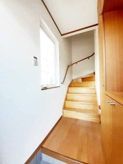 玄関　※写真は別号室のものですので現状優先とさせていただきます