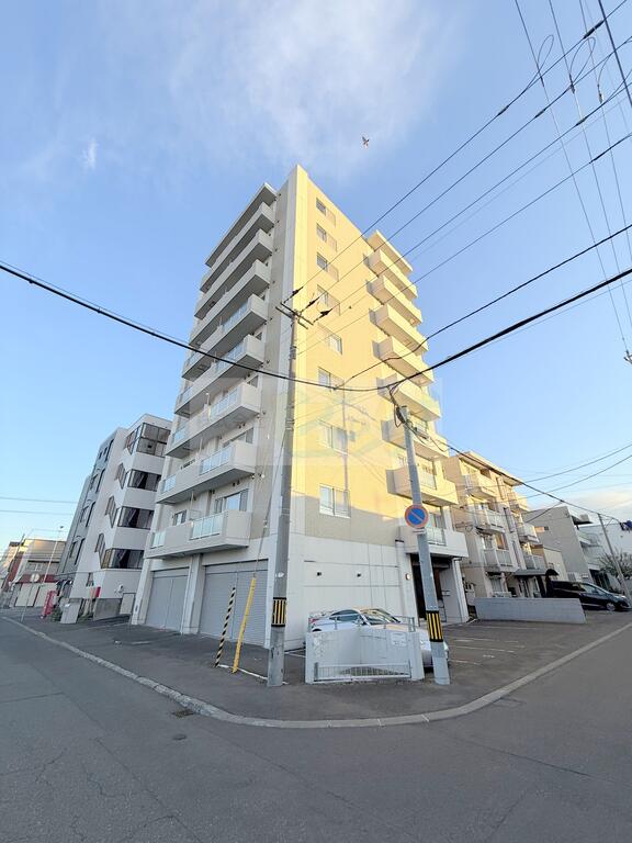 建物外観　エアコン完備で快適な人気のデザイナーズマンションです♪