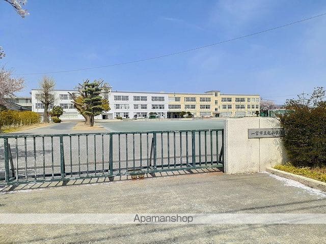 小学校　一宮市立　起小学校（小学校）まで180m