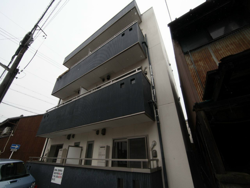 建物外観　外観　オートロック付　1フロア2部屋（全部屋角部屋）