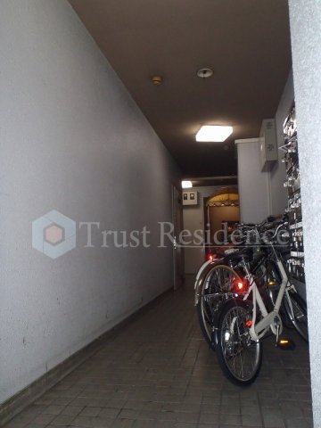 都営浅草線 蔵前駅 徒歩1分 10階建 築48年の外観写真