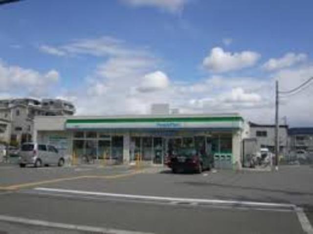コンビニ　ファミリーマート尾浜町三丁目店（コンビニ）まで524m