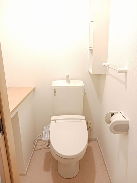 ＪＲ宇部線 宇部駅 バス乗車時間：8分 最寄りバス停で下車 徒歩5分 2階建 築12年のトイレ写真