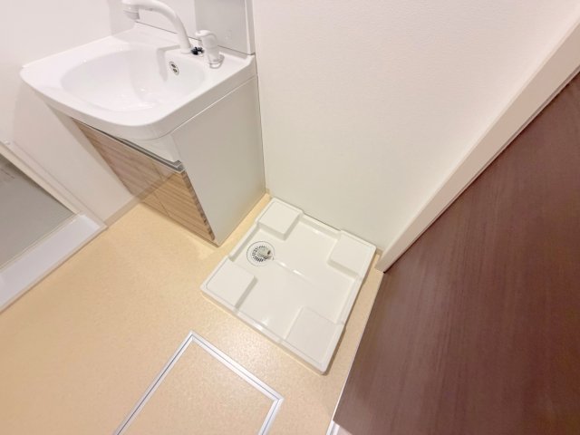 その他設備　嬉しい室内洗濯機置場。これで洗濯機も長持ちしますね。