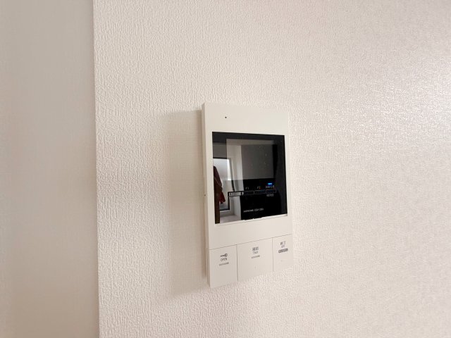 セキュリティ　TVモニターホンで来客が誰か確認してから開けて下さいね