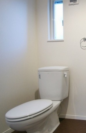 ＪＲ総武線 小岩駅 徒歩5分 2階建 築15年のトイレ写真