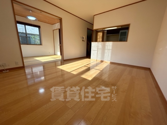 阪急嵐山線 桂駅 徒歩11分 2階建 築16年の居間写真