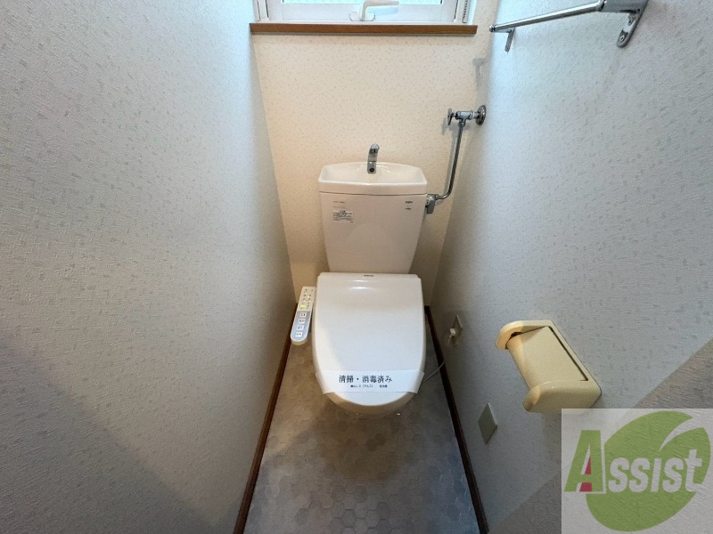 トイレ　こちらはトイレです。清潔感があり、安心して使用できます。