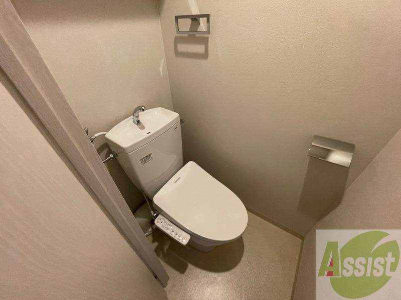 トイレ　こちらはトイレです。清潔感があり、安心して使用できます。