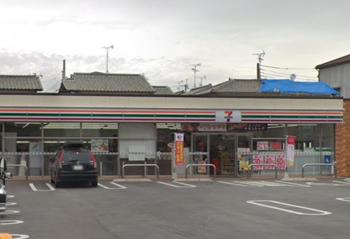 コンビニ　セブンイレブン（コンビニ）まで536m