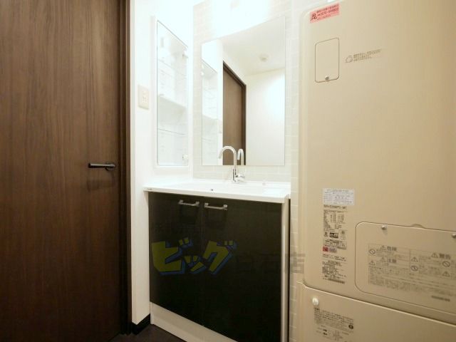 洗面設備　お洒落な洗面化粧台付きです♪