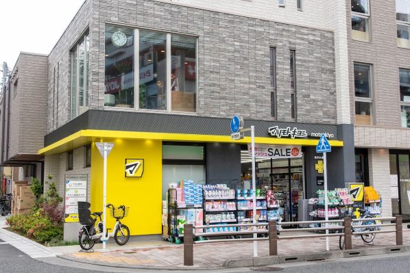 ドラックストア　マツモトキヨシ芦花公園駅前店（ドラッグストア）まで643m