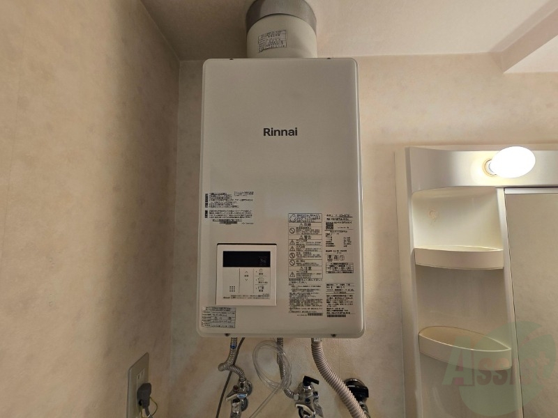 その他設備　給湯器です。操作しやすいパネルになってます。