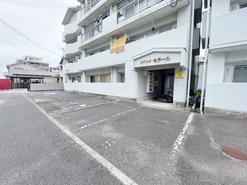 駐車場　駐車場