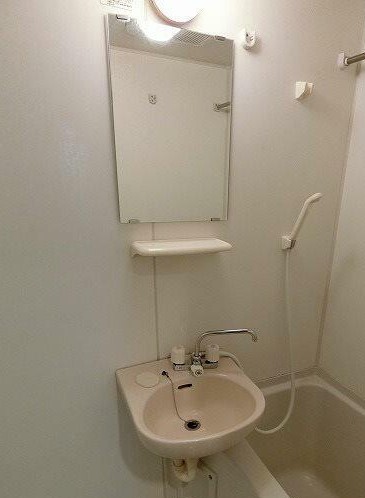 洗面設備　ゆったりとスペースのある洗面所