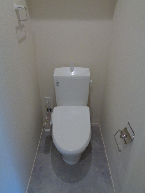 トイレ　トイレは嬉しい温水洗浄便座
